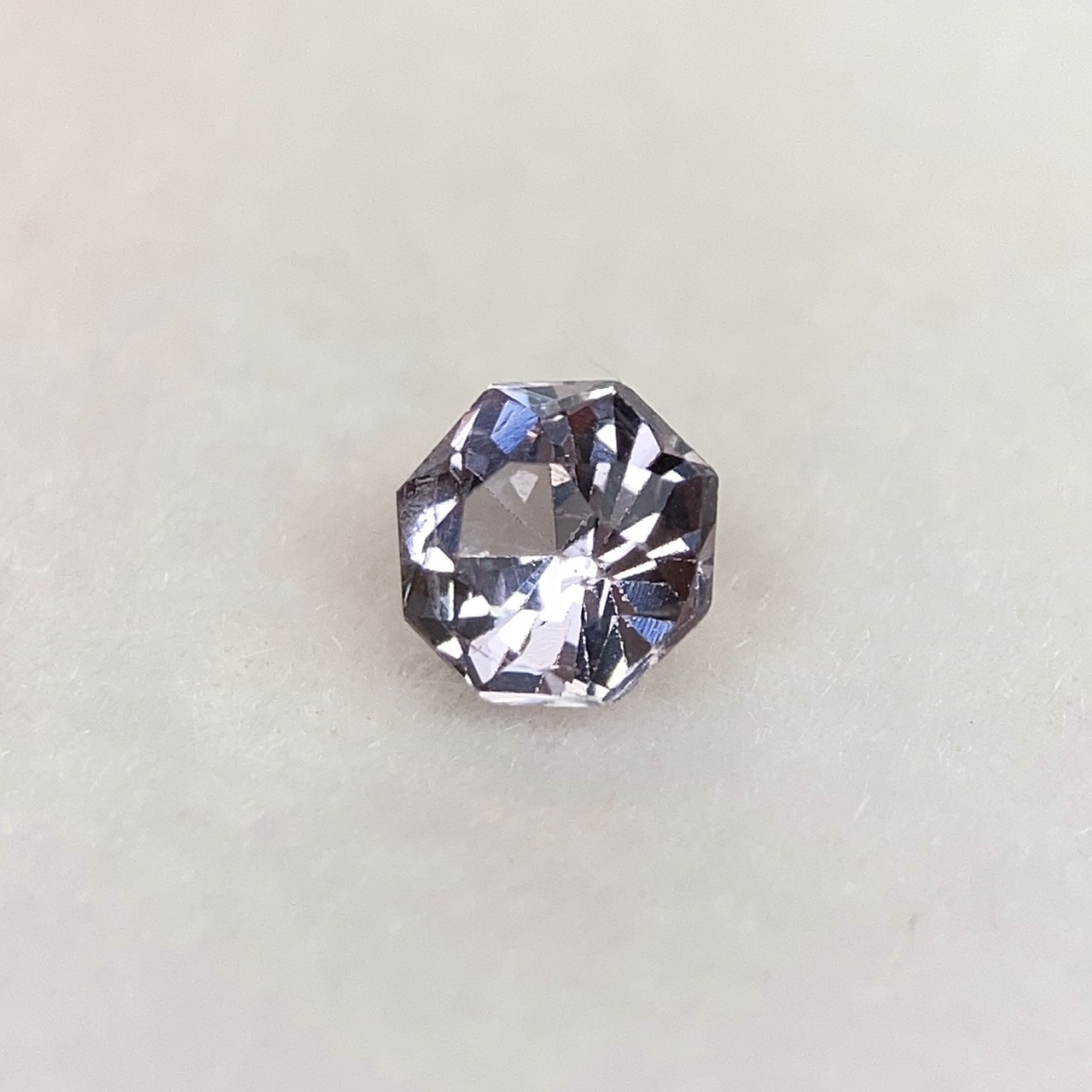 お花みたいなスピネル 約4.5mm*3.0mm r-0640