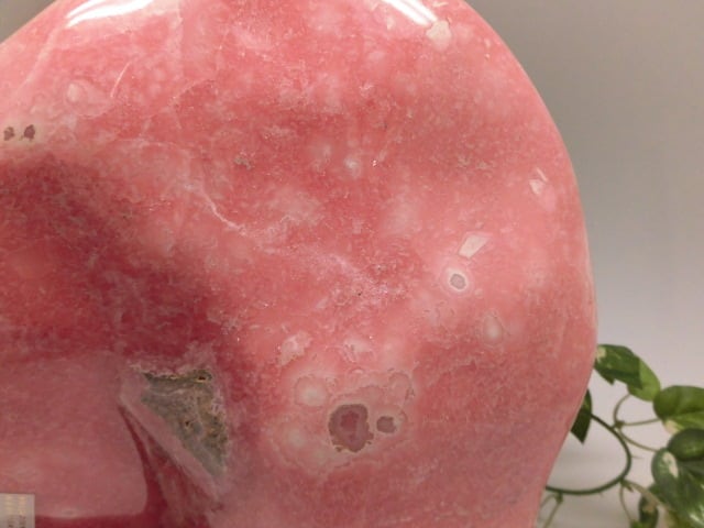 【送料無料】【高品質】【美品】4.3kg 特大インカローズ原石台座付