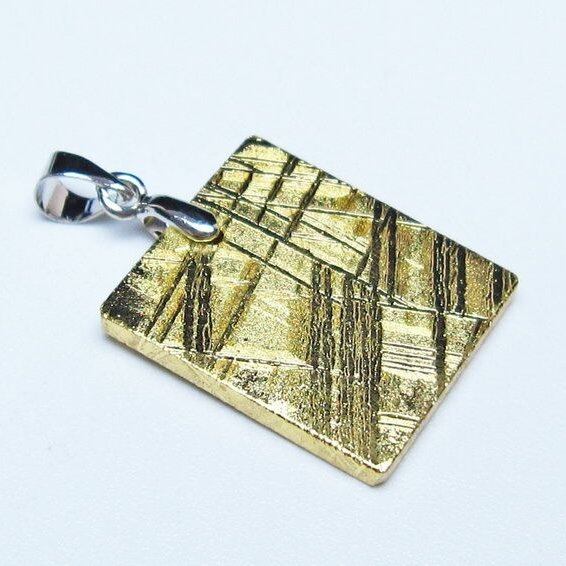 ギベオン ペンダント 隕石 メテオライト ゴールド 一点物 おまかせ便 112-13532