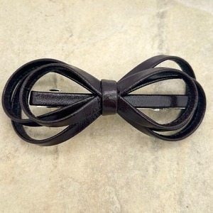 バレッタ：レザーループリボン　バレッタ　　リボン　秋冬　アクセサリー　ヘアアクセサリー