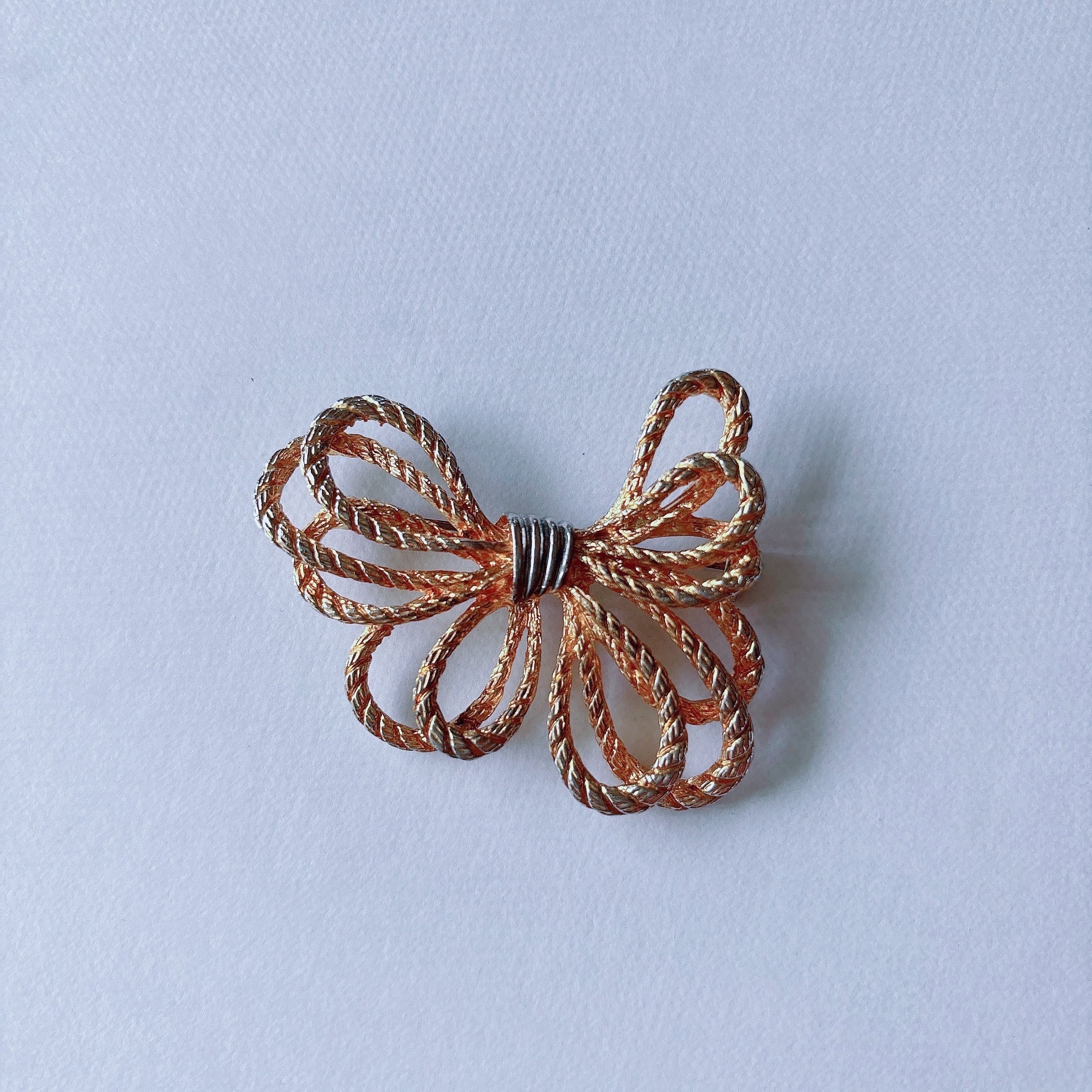 Vintage gold tone ribbon brooch ヴィンテージ ゴールドトーン リボン
