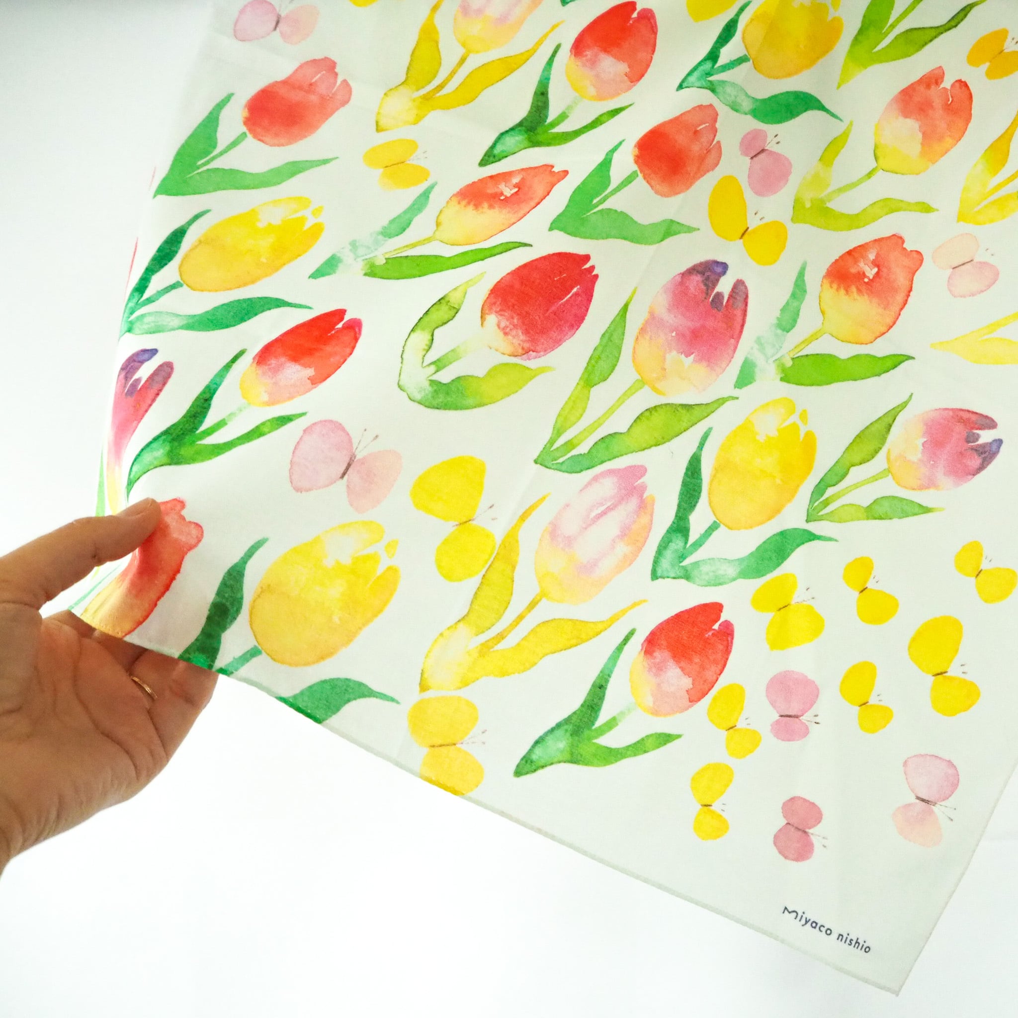 スカーフにもなる水彩画ハンカチ「チューリップ」 | miyaco nishio