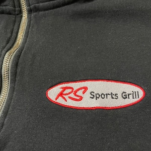 【GILDAN】レストラン 刺繍ロゴ ワンポイントロゴ ハーフジップ スウェット プルオーバー L 黒 アドバタイジング RS SPORT GRILL US古着