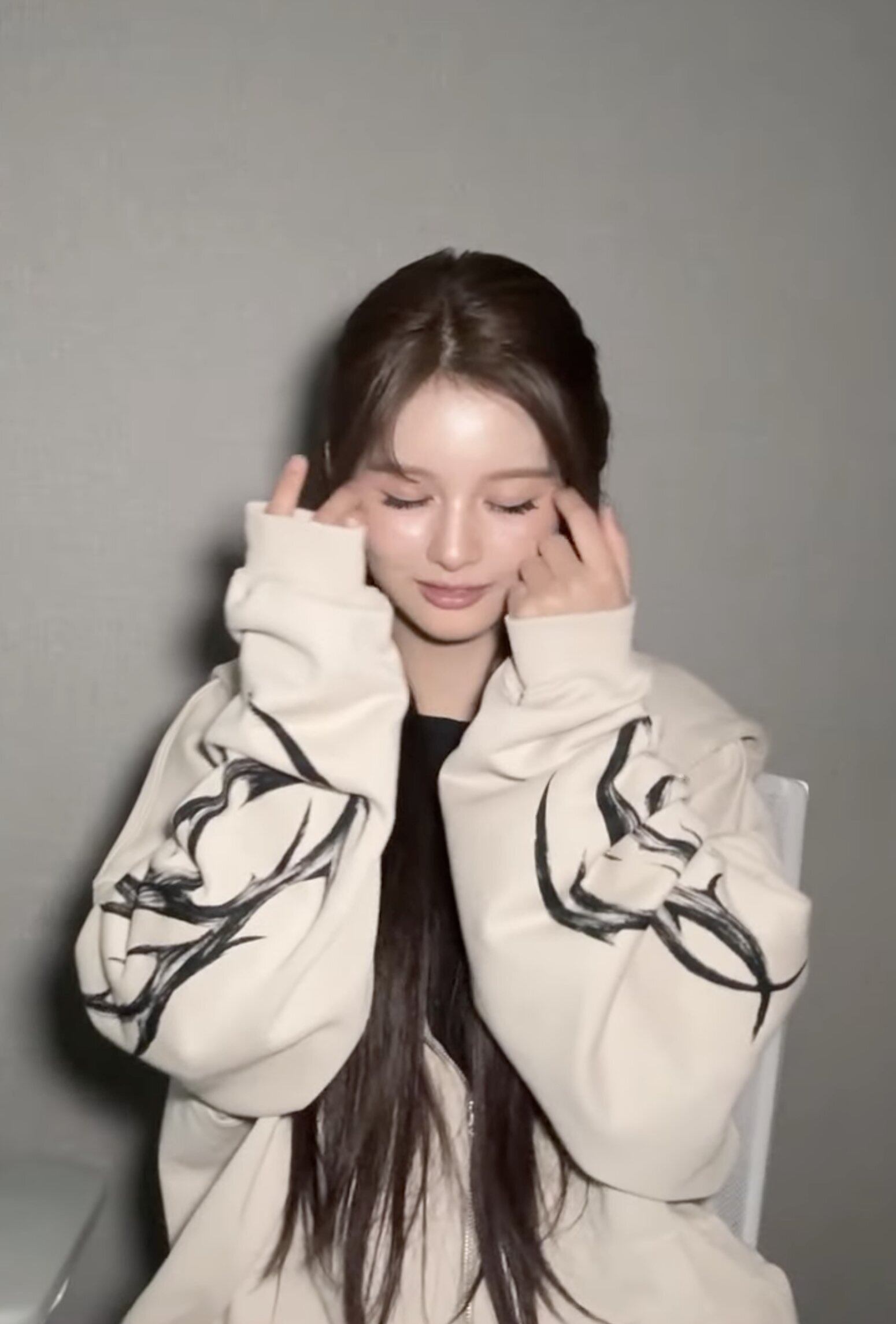 ☆NMIXX ソリュン 着用！！【NOT4NERD】Dagger Tribal Logo Hood