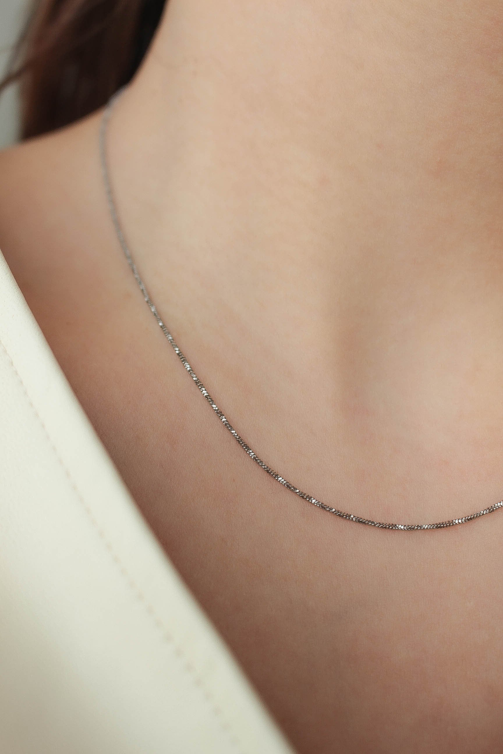 0.9mm Glitter Necklace | 金属アレルギー対応のアクセサリー ebine