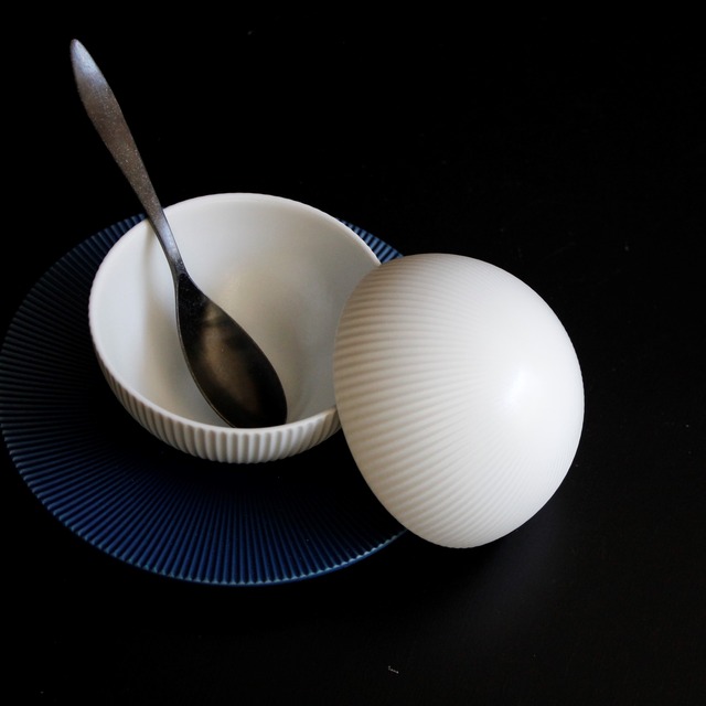 AS　李荘窯　白磁ブラストしのぎ　球型　小蓋物