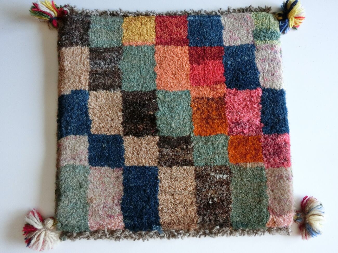 ペルシャ産 手織りギャッベ【座布団サイズ】G20 | Heris Carpet ヘリス