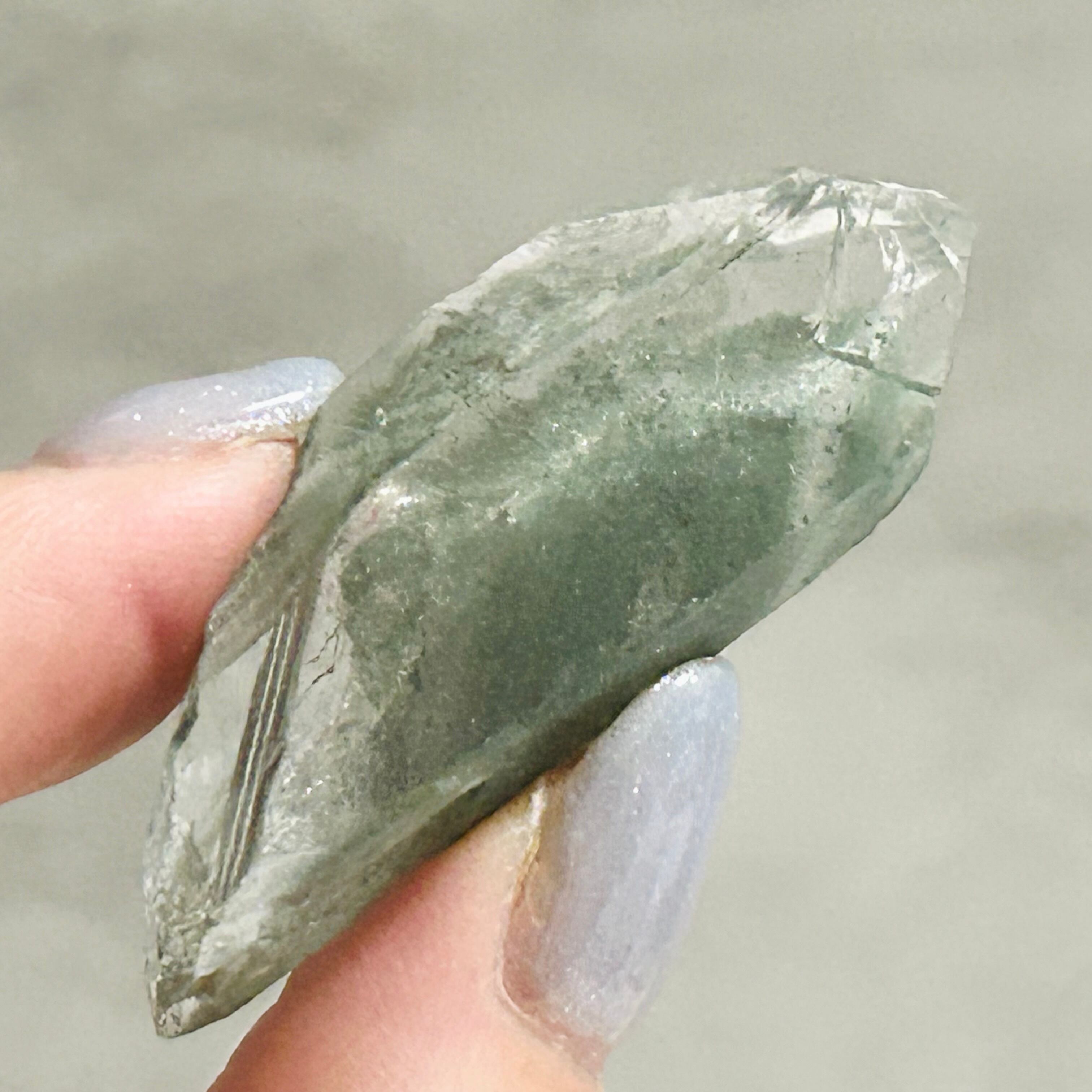 マニハール産水晶 クローライトインファントムクォーツ・グリーン