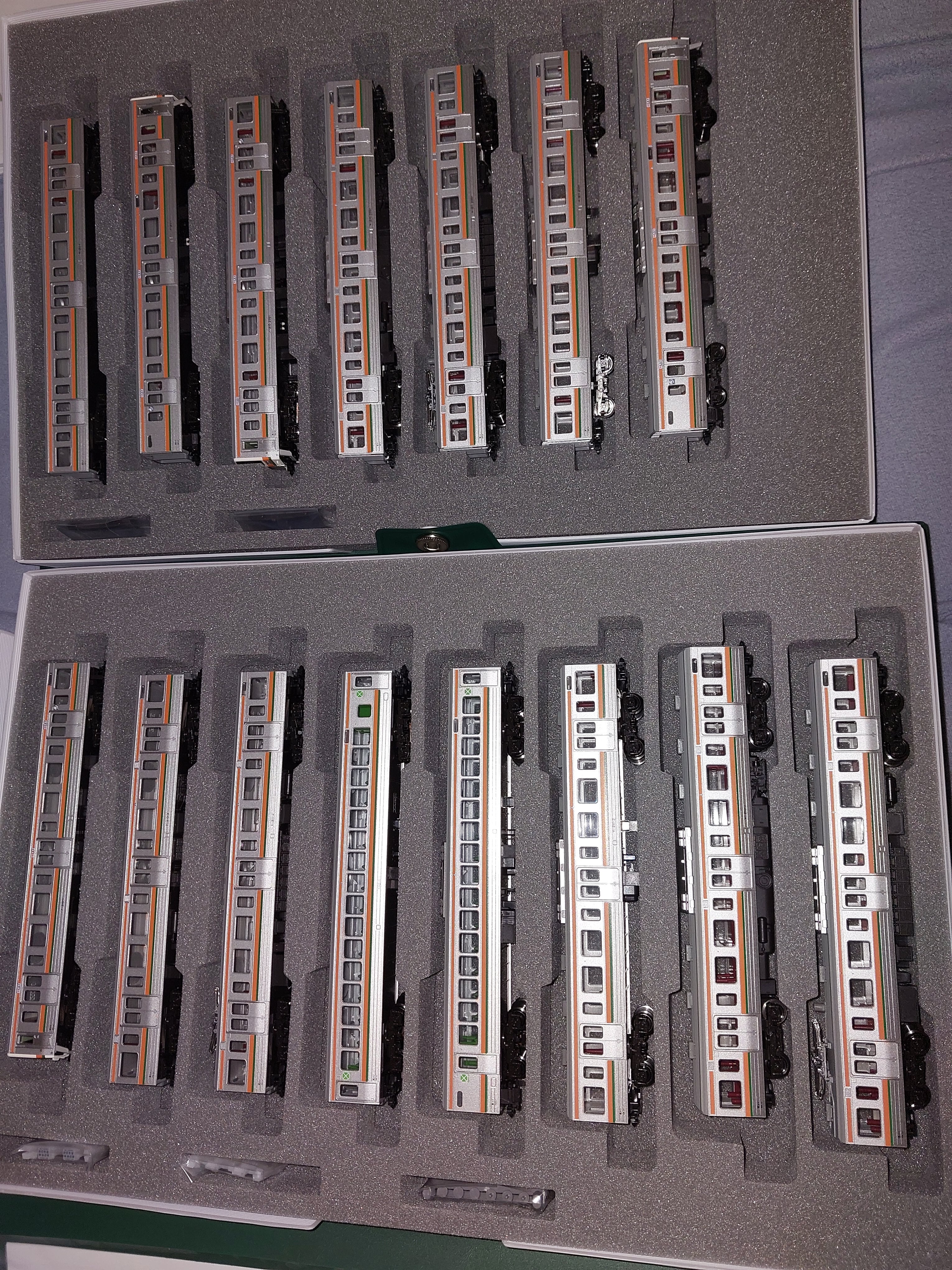 KATO Nゲージ E233系1000番台 京浜東北線 基本セット 3両 10-1826 | 003307