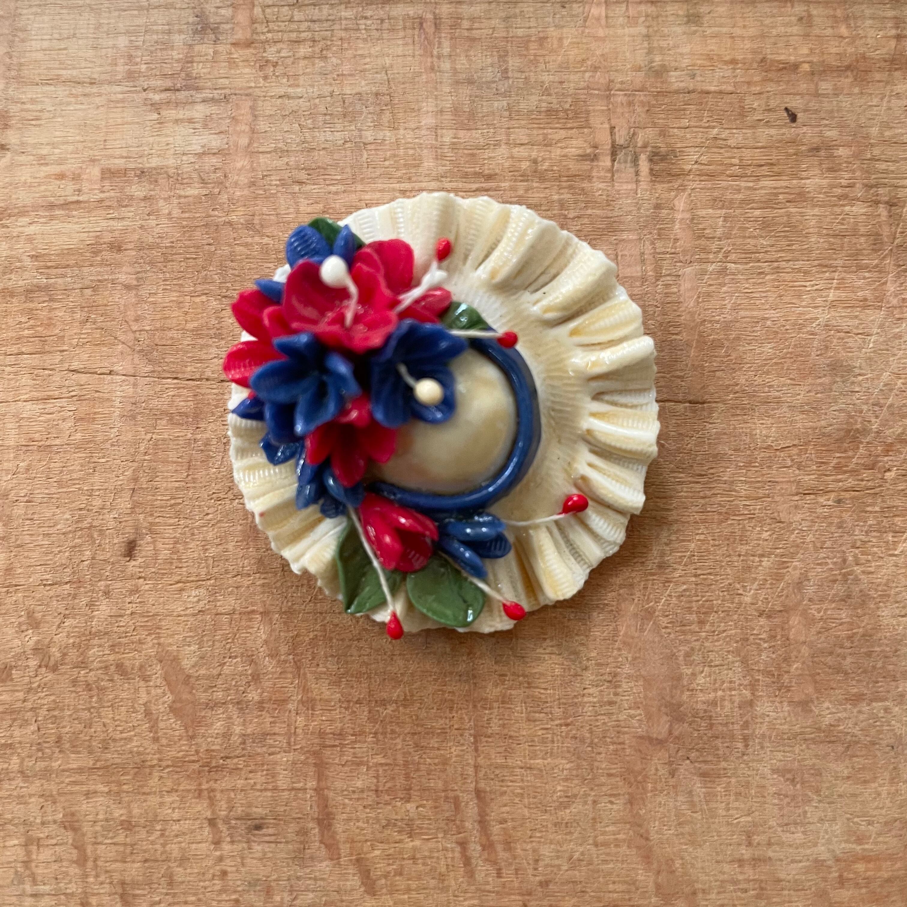 華やかぼうしブローチ