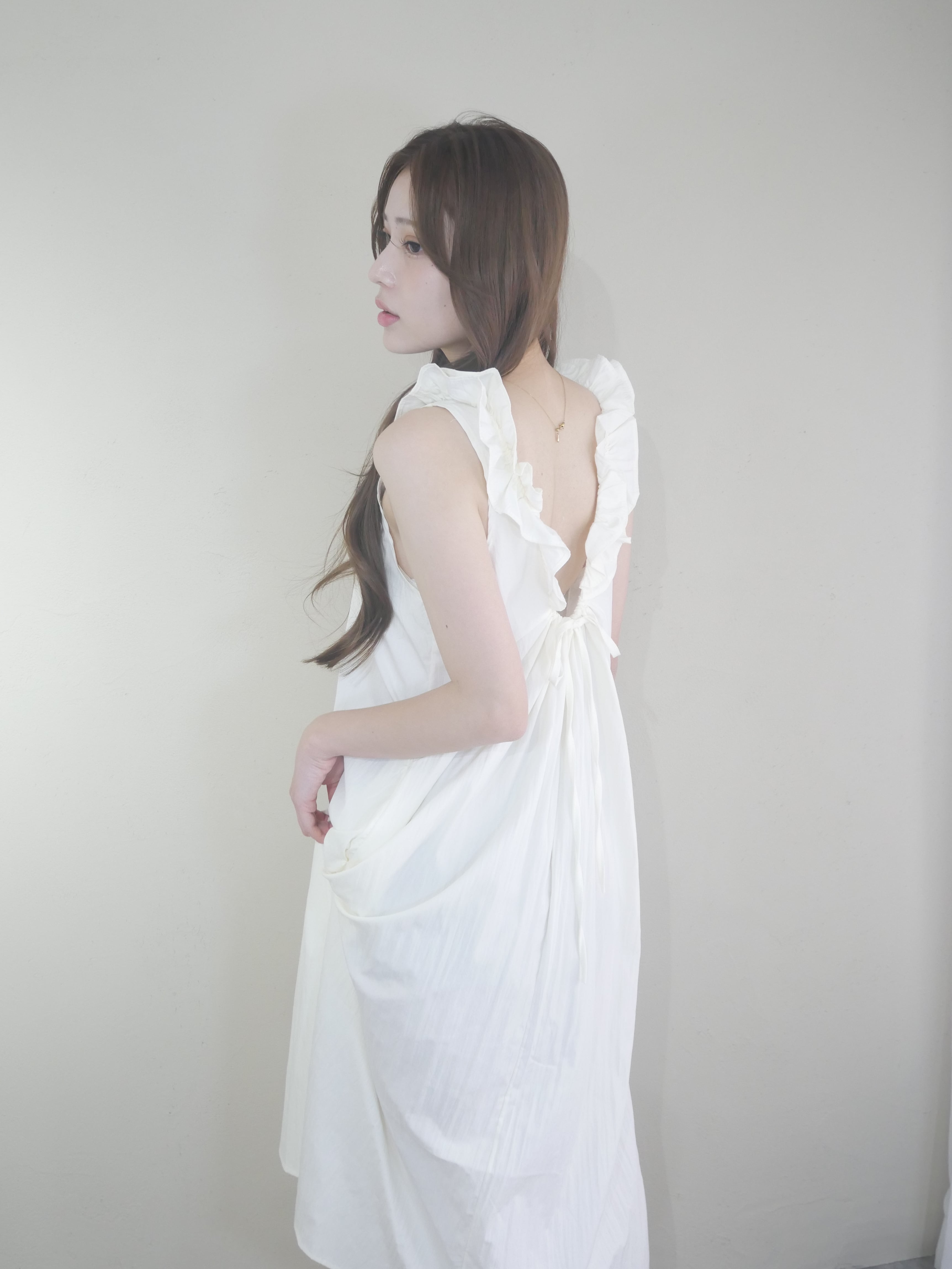 Lace frill back ribbon dress ホワイト back ribbon frill onepiece | Désir et Raison