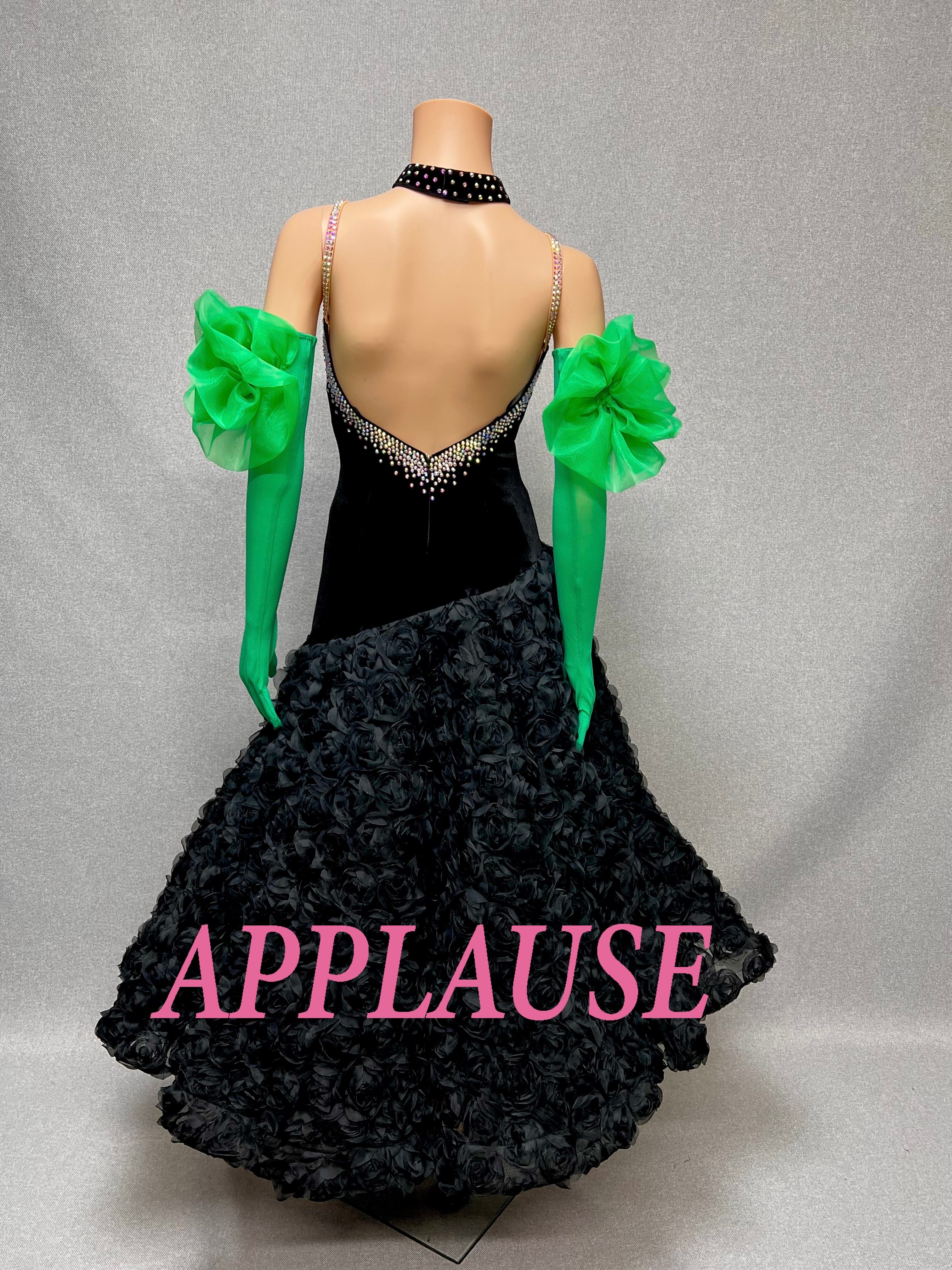 【新着】社交ダンス ドレス　 スタンダード　 モダンドレス　 ブラック（ベルベット、緑バラグローブ）　M　ST-25-33　デモ・競技用ドレス　発表会衣装　パーティドレス　ワンピース 　舞台衣装