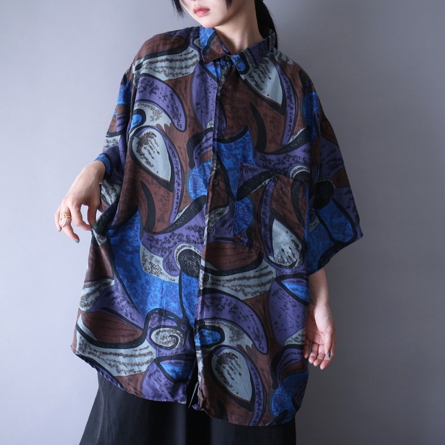 dark coloring art pattern over silhouette h/s silk shirt