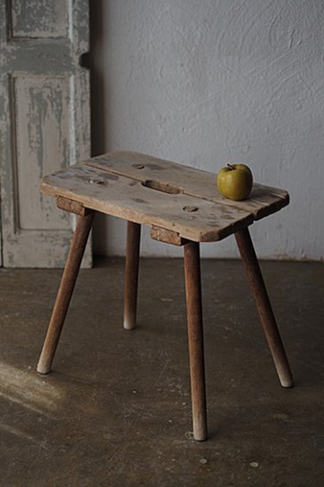 ブラッシュアップ、モチーフに臨む-antique rectangle wood stool