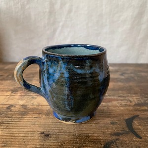 青と紺のカップ