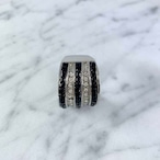 リング　ツートン黒×シルバー　ラインストーン入り　未使用品　ハーフエタニティ―タイプ　 12accj46