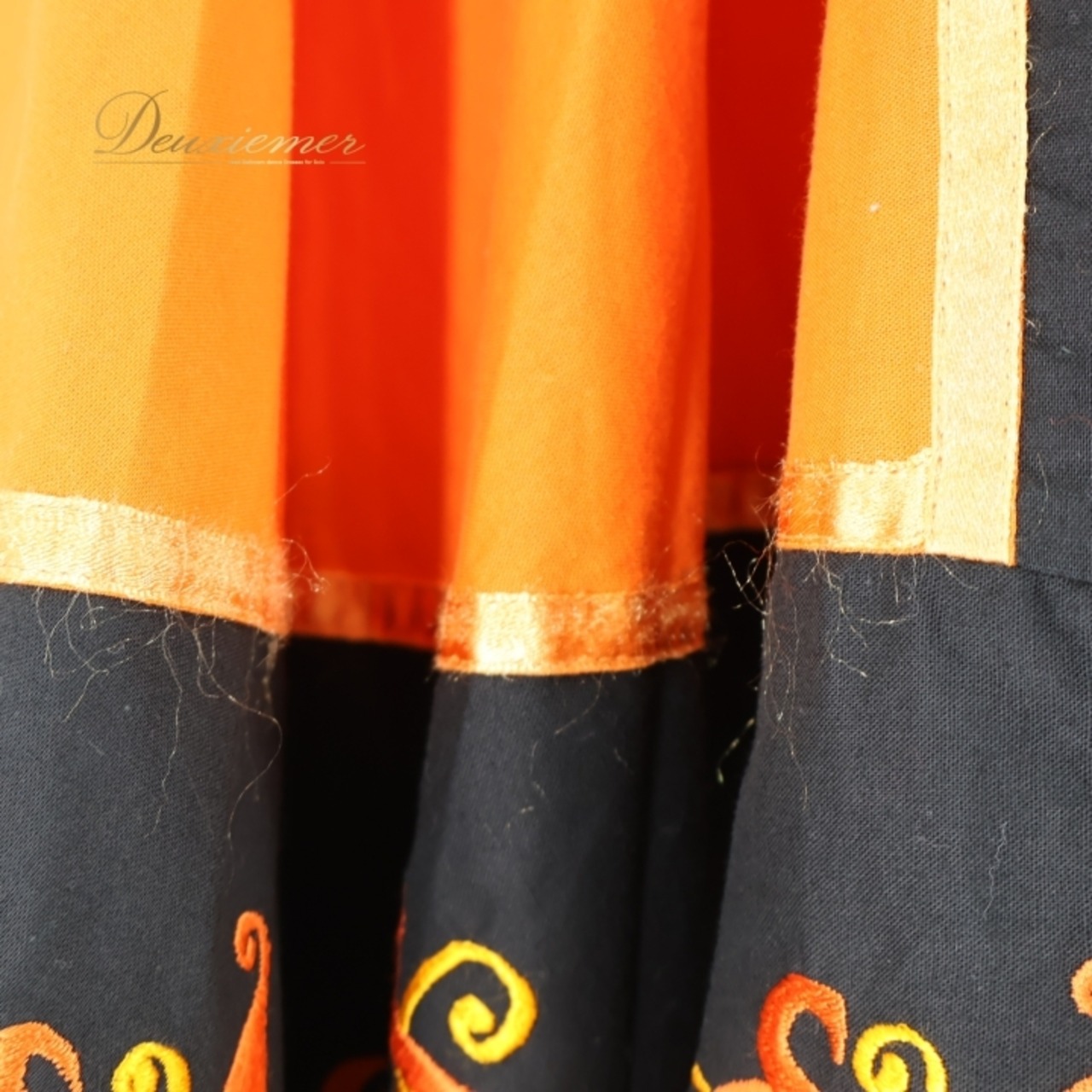 フォークダンス 衣装 スカート オレンジ系 チャコット Chacott 刺繍 橙 黒 チロリアン チロルスカート カントリー 鮮やか 華やか かわいい ダンス衣装 イベント 練習 レッスン ブラック系