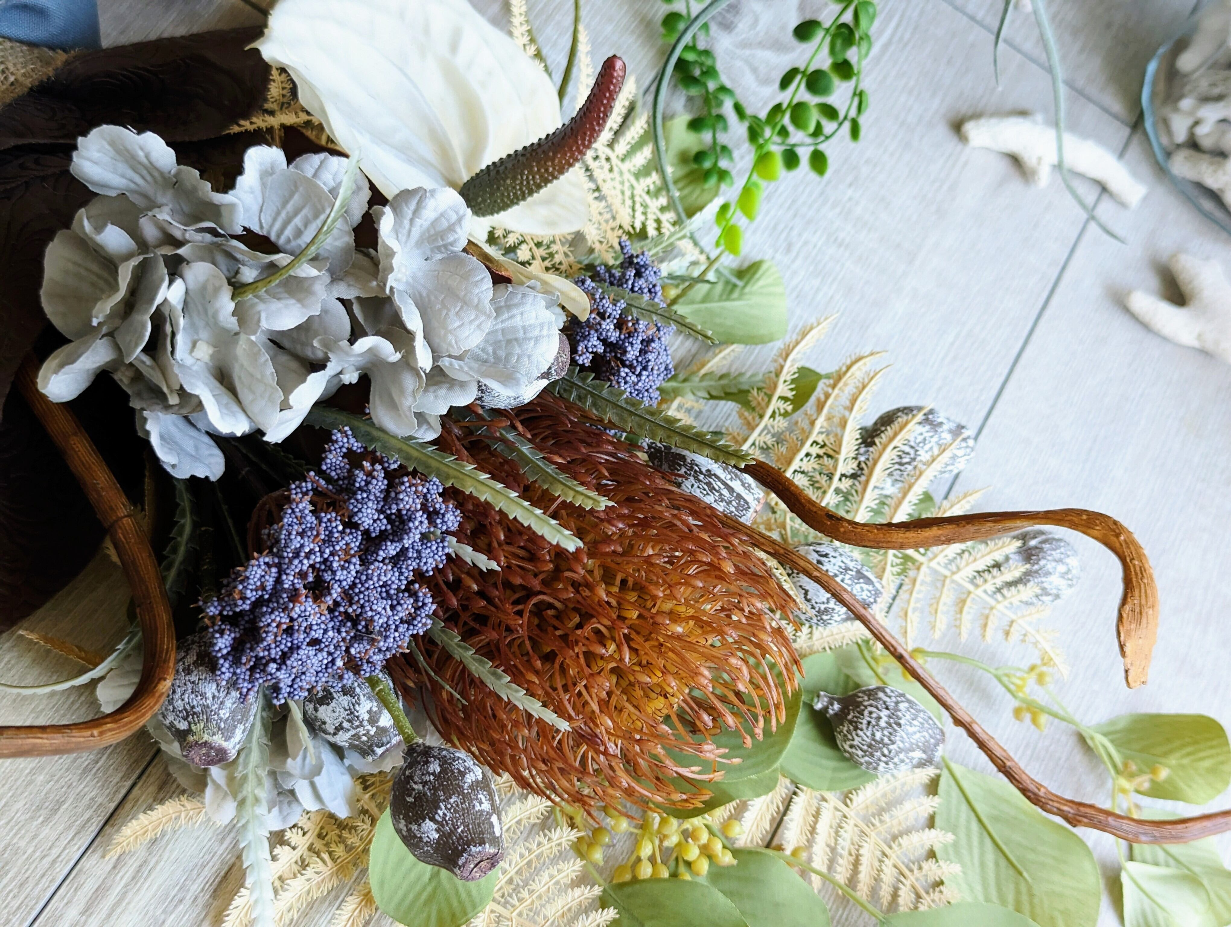 ドライ風ラテアンスリウムとネイティブフラワーSwag〜バンクシア