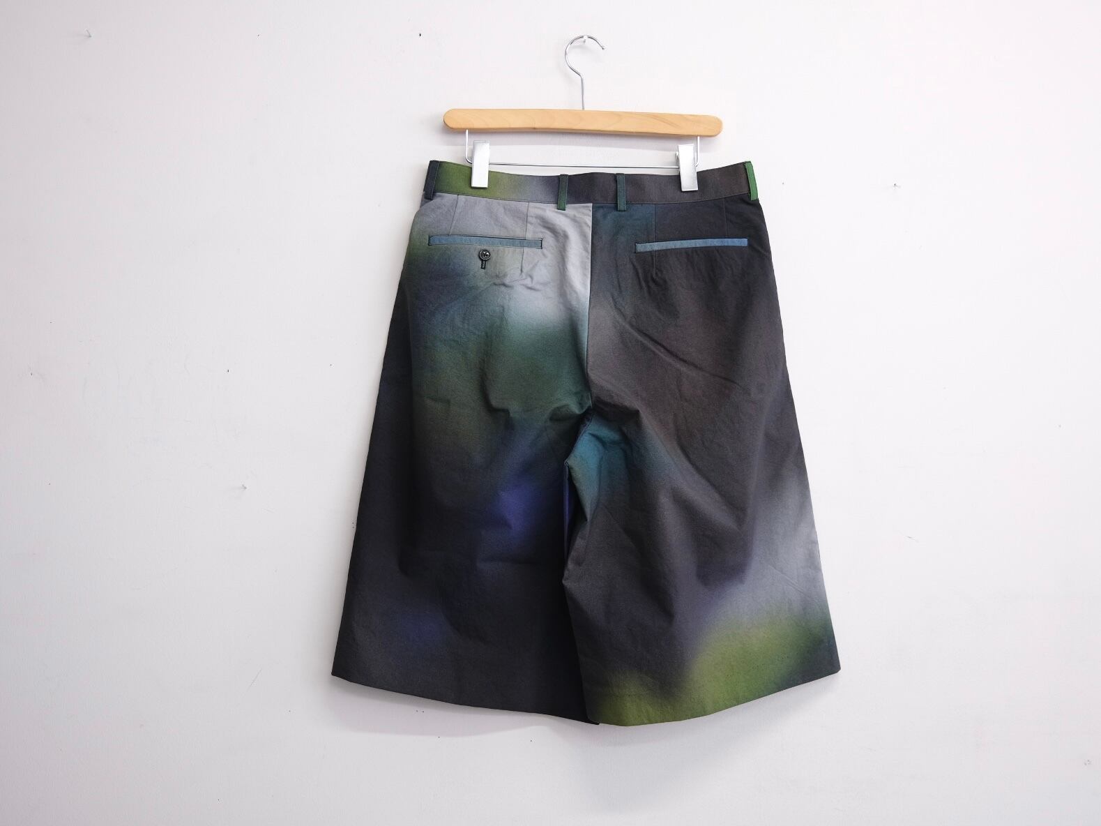 REVERBERATE” TACKED SHORTS NAVY BLACK” | Lapel online store