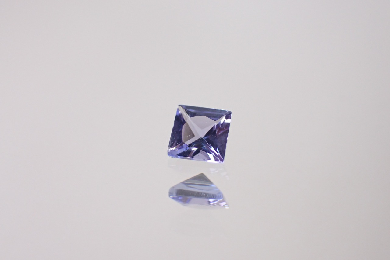 タンザナイト(プリンセスカット)　0.28ct　[C9‐97]