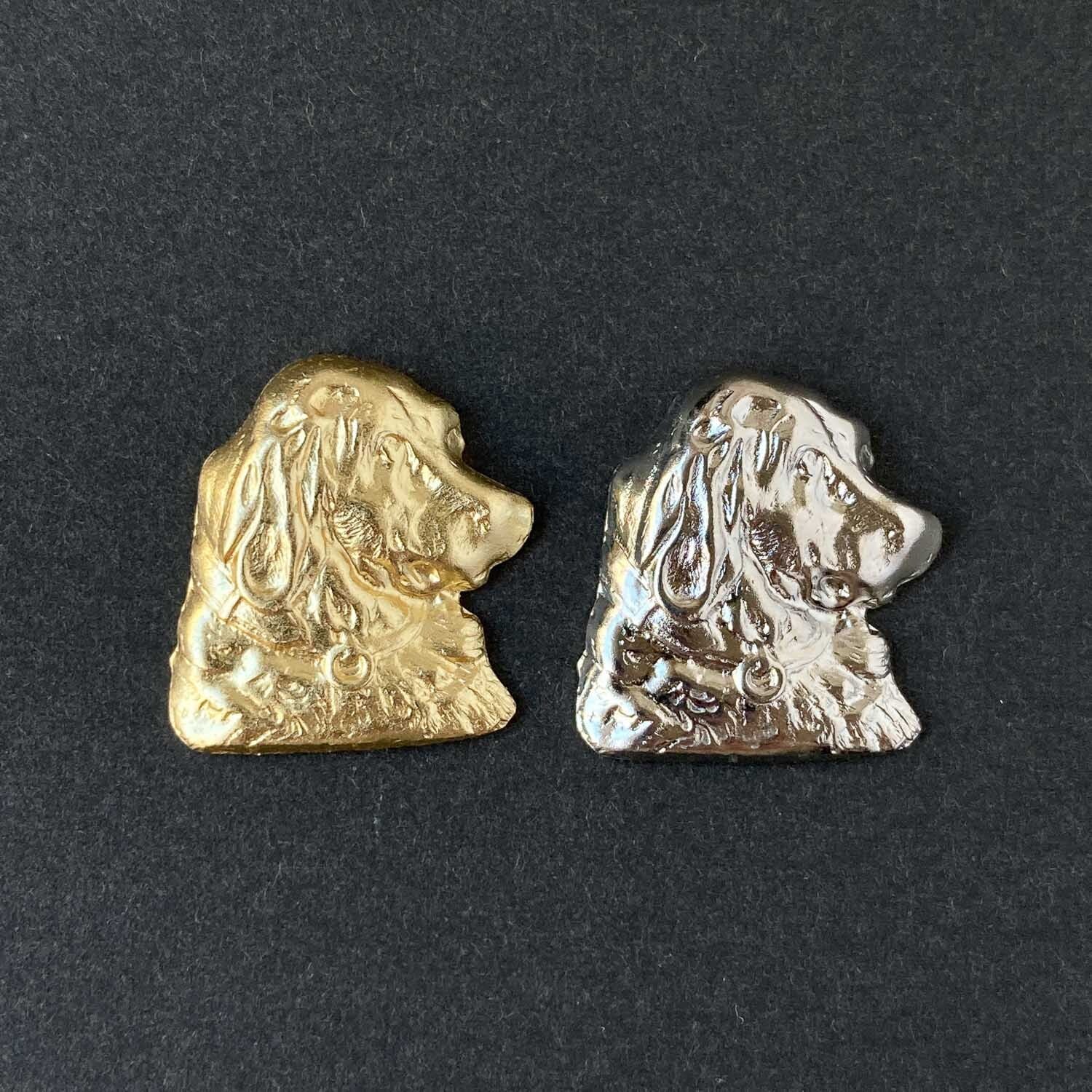 新色追加〉USA真鍮 垂れ耳犬の斜め顔プレート（22mm） | Dua