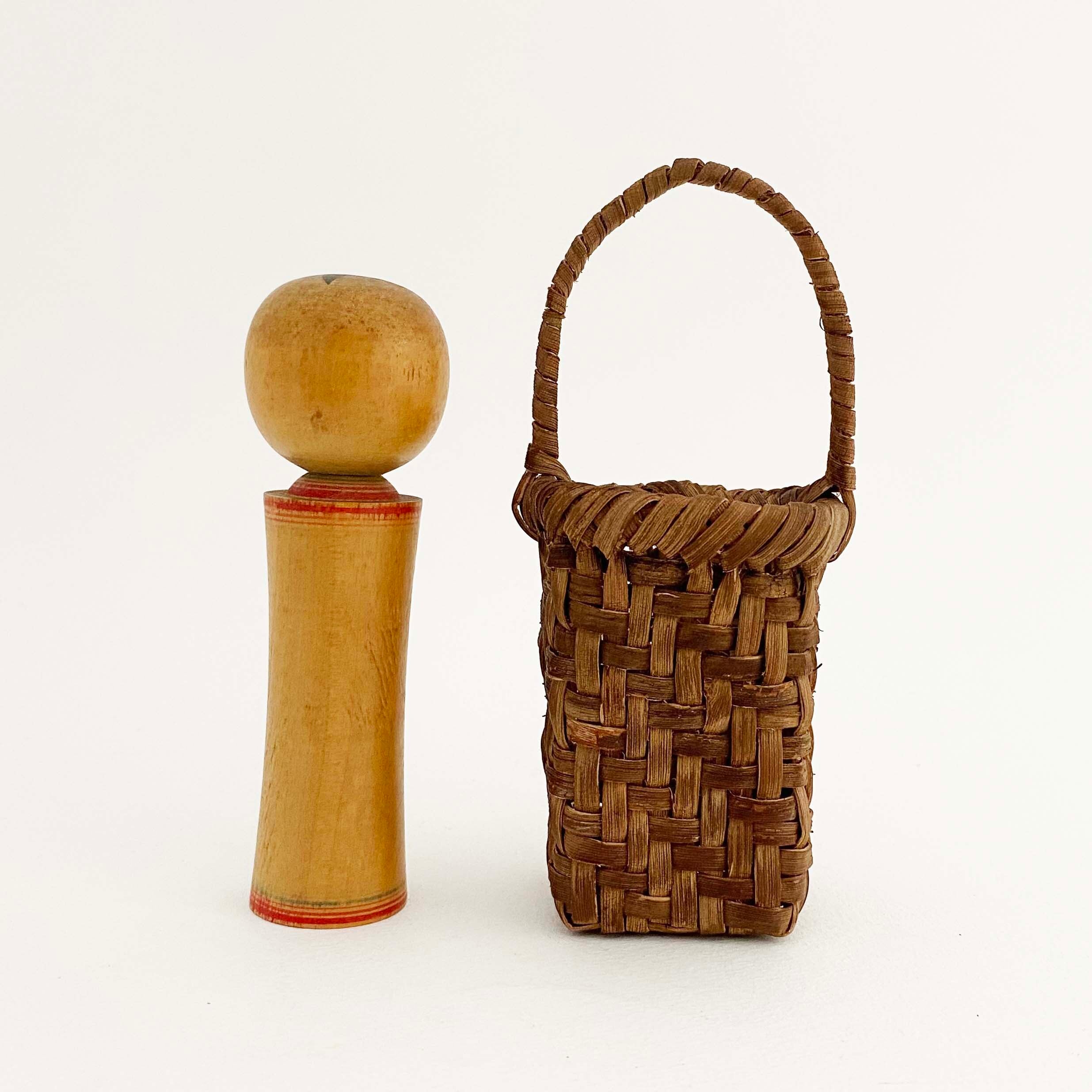 葡萄蔓かご+こけし 小(鳴子系 / 大沼健伍工人)