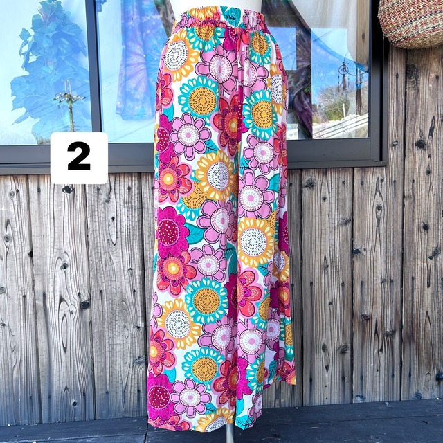 ゆったりフレアーパンツ