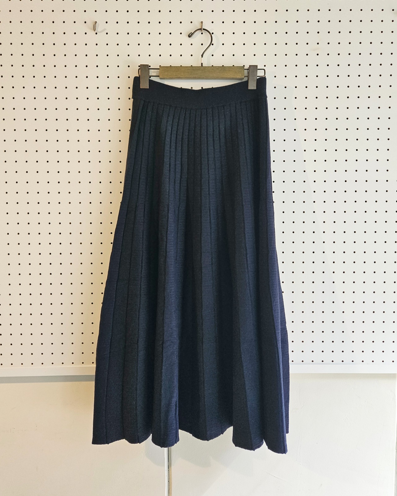 黒ニットスカート値下げ❣️膝丈ニットスカート やかましい 黒 裏地  