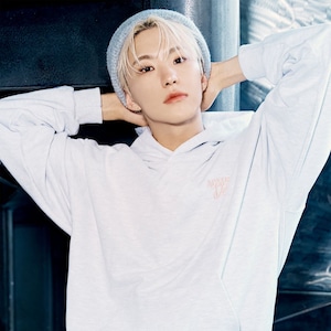 トレカ付き!★SEVENTEEN ホシ 着用!!【ACME DE LA VIE】ROUND SCRIPT BOUCLE LOGO HOODIE - 3COLOR