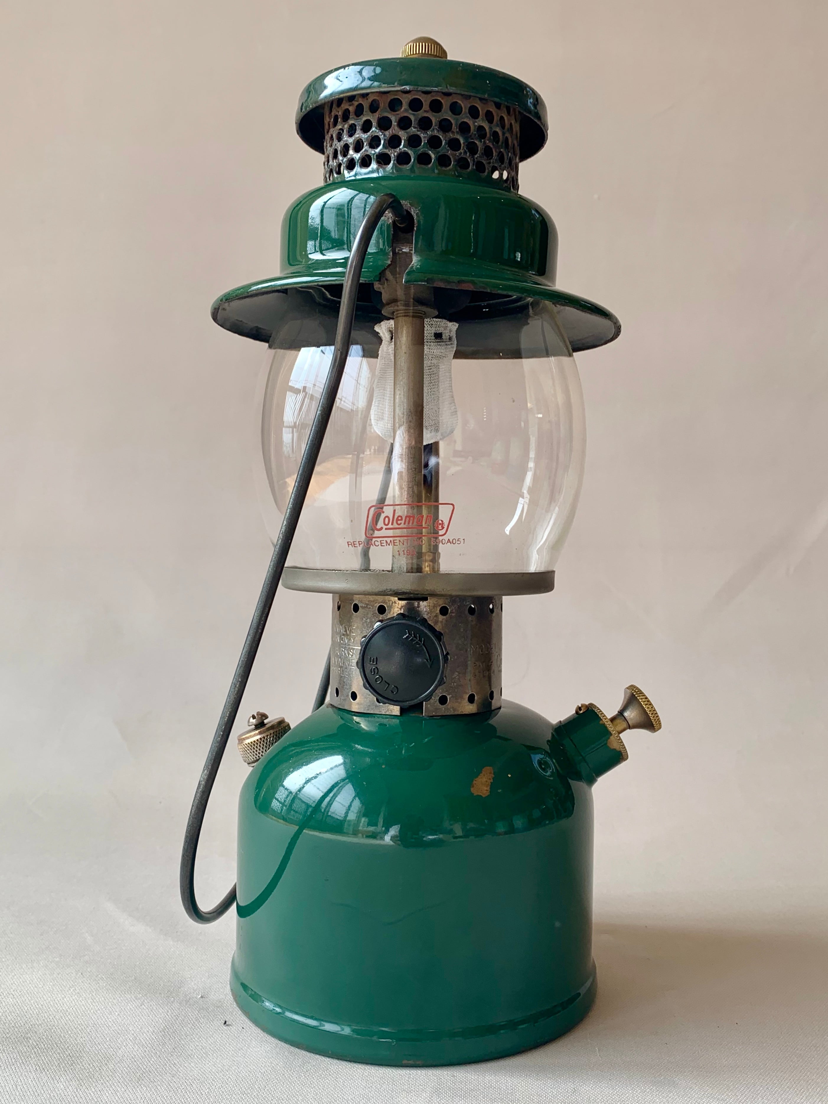 いつもと違った一台 Coleman Lantern 242C シングルマントル | old