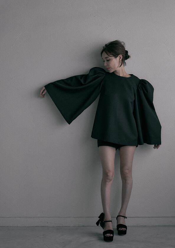 Bell Blouse ベル・ブラウス 白／黒2色展開 ☆決済から1週間前後に順次 