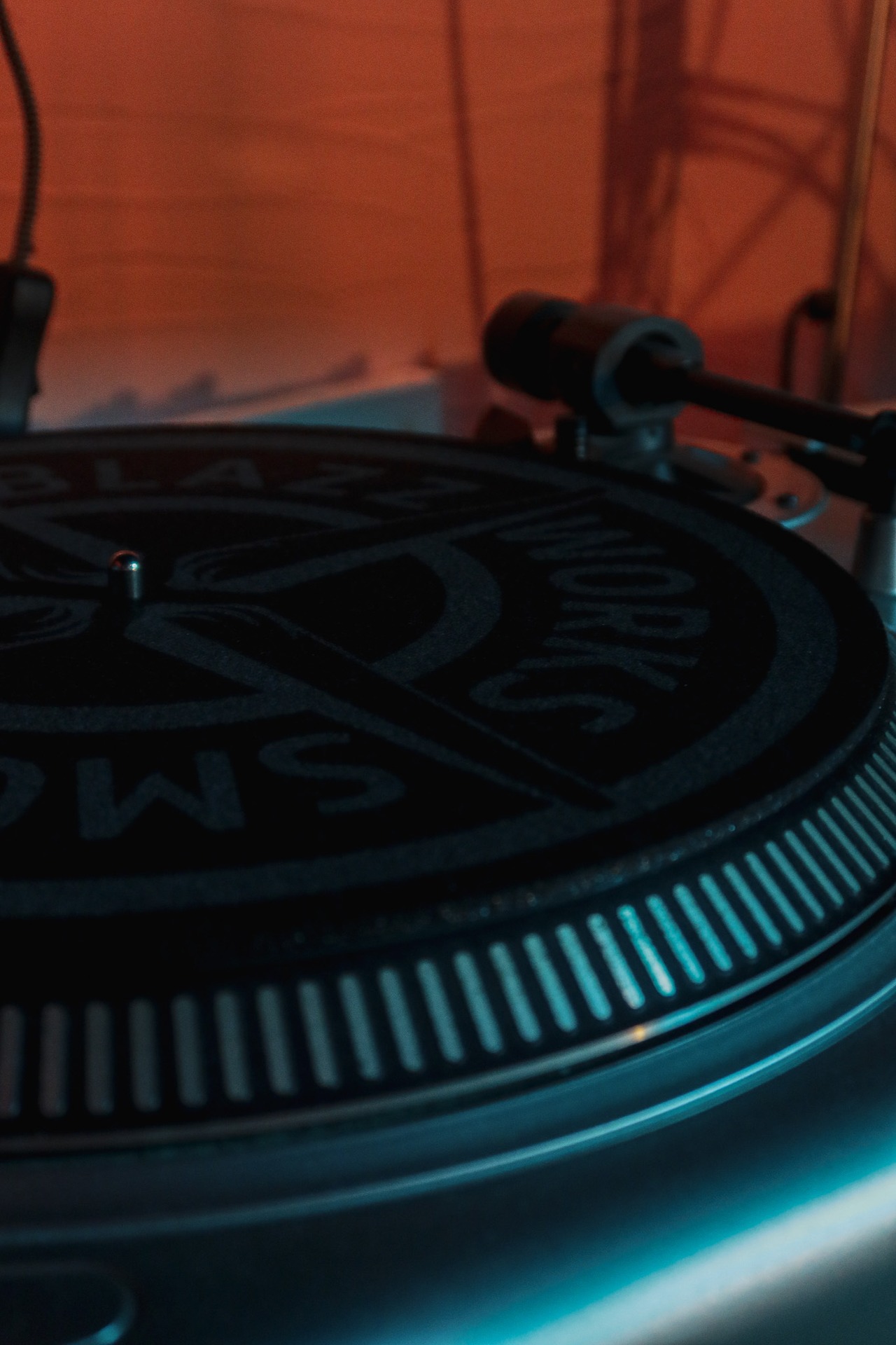 SMOKE ISLAND SLIPMAT 12"