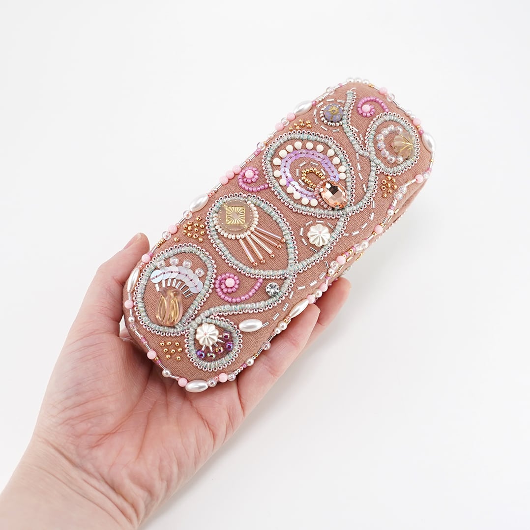 ビーズ刺繍の眼鏡ケース ハードケース 両面刺繍 ピンク | 月によろしく