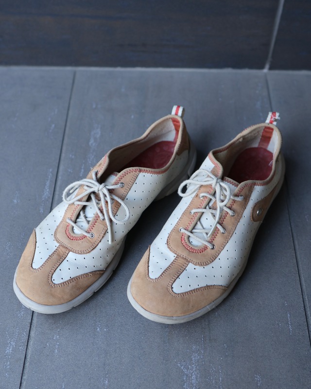 leather sneaker