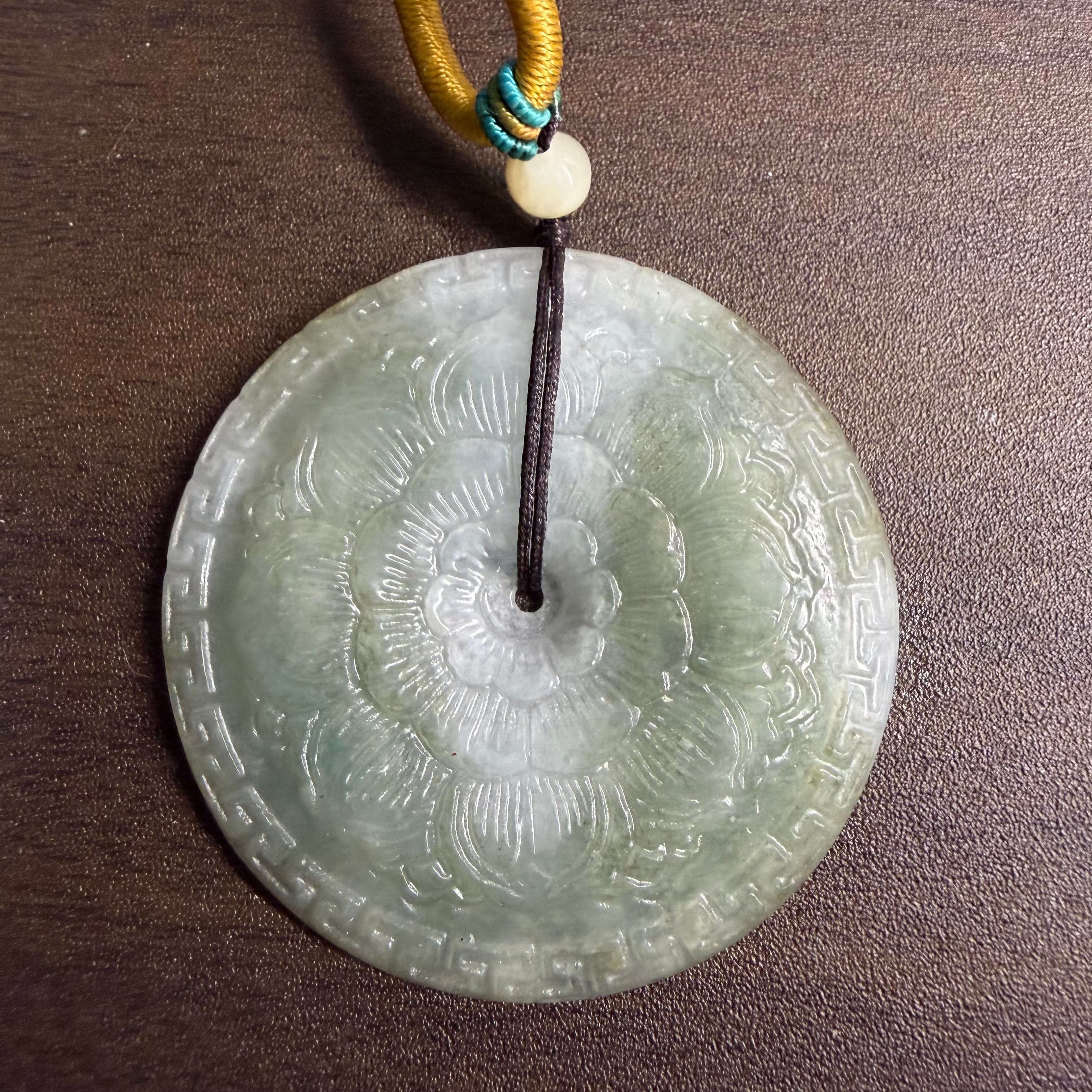 本翡翠ペンダント グァテマラ産 鎖 無含浸 無着色 一点物 | FARBE