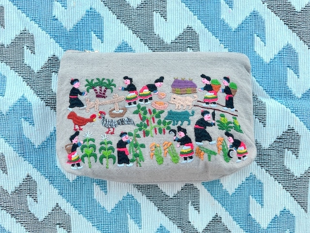 【COI】モン族　ライフシーン刺繍　ポーチ　グレー