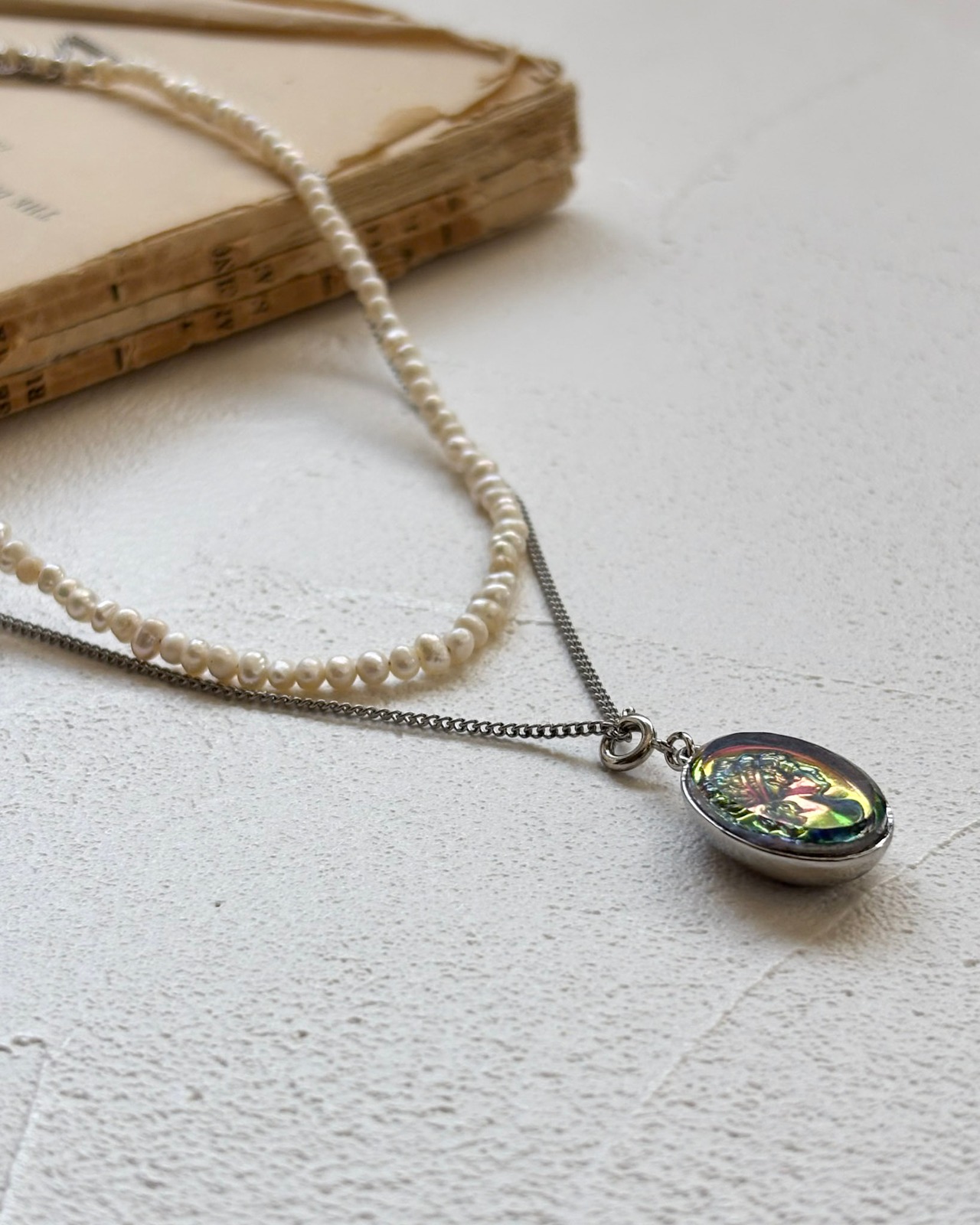 Iris（イリス） ー 3WAY ヴィンテージインタリオと淡水パールのネックレス