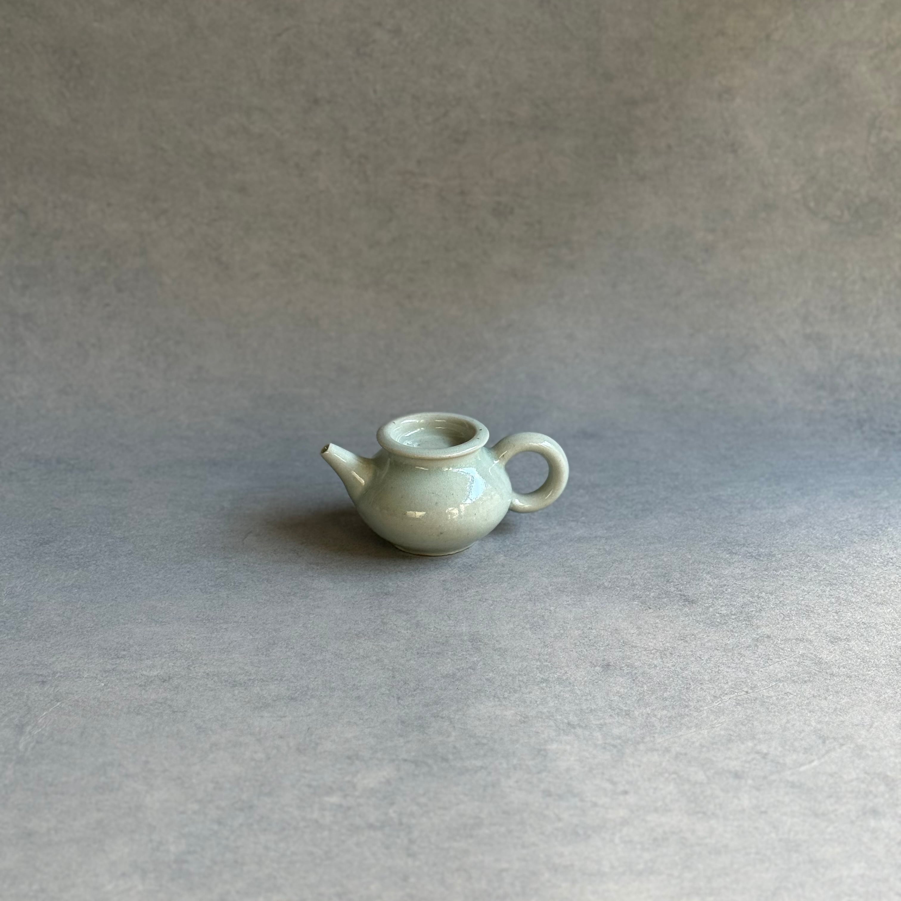 日高伸治  青白磁  茶壺