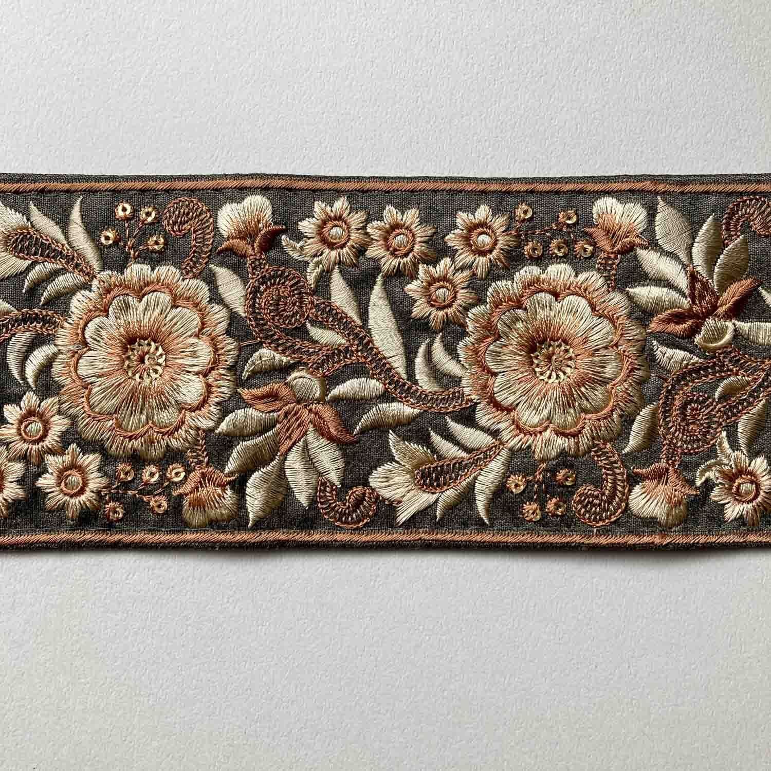 再入荷〉くるんと茎とベージュお花模様のインド刺繍リボン（1mカット