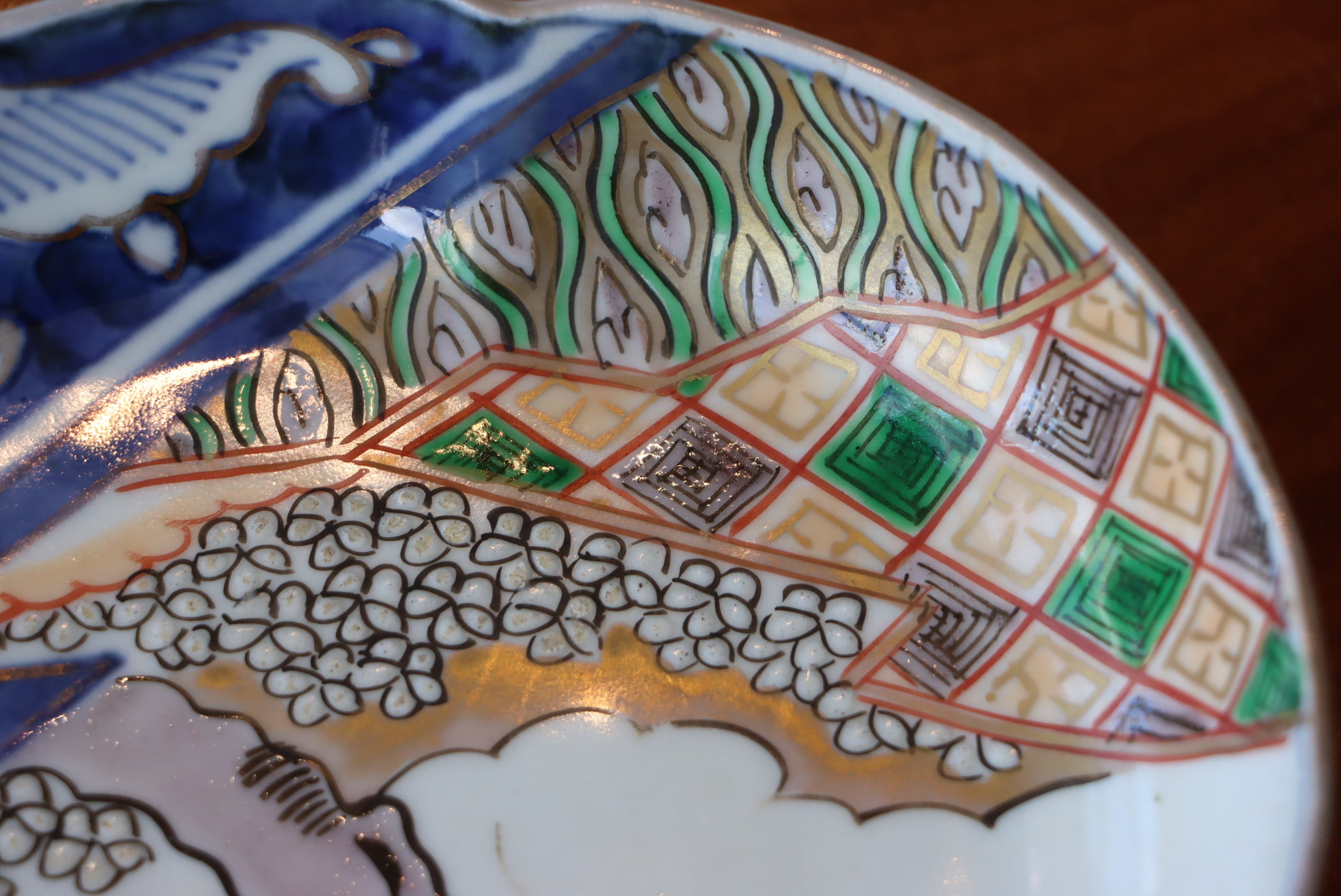 変形皿 伊万里焼 色絵 鶴亀桜石畳文 | (有)新原美術