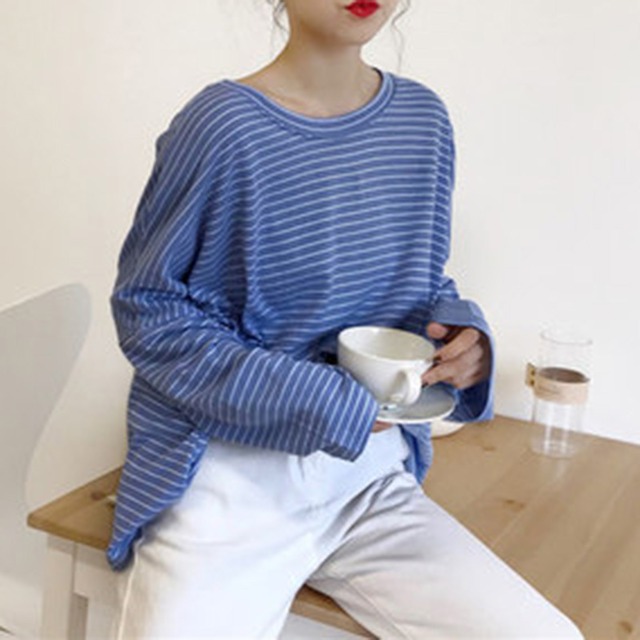 ２色 トップス シャツ カットソー プルオーバー レディース 冬 春 秋 カジュアル ゆったり 長袖 ゆったり 大きめ 長袖 萌袖 Uネック ラウンドネック BIGシルエット 裾イン 白 ホワイト 青 ブルー くすみカラー M L XL 2XL かわいい 大人可愛い シンプル カジュアル 大人 おしゃれ ナチュラル リラックス ボーダー 韓国 韓国系 オルチャン 韓国ファッション 体型カバー 定番 普段使い インスタ映え こなれ感 ラフ カジュアル お出かけ 公園デビュー 休日 運動 アウトドア