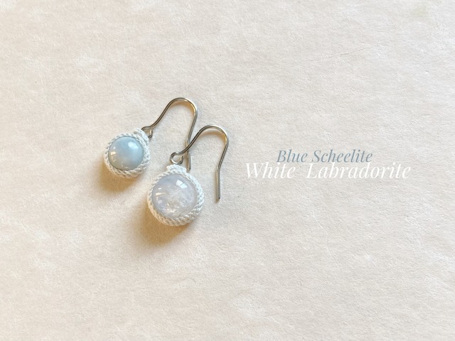 ブルーシーライト＋ホワイトラブラドライト crochet  earrings