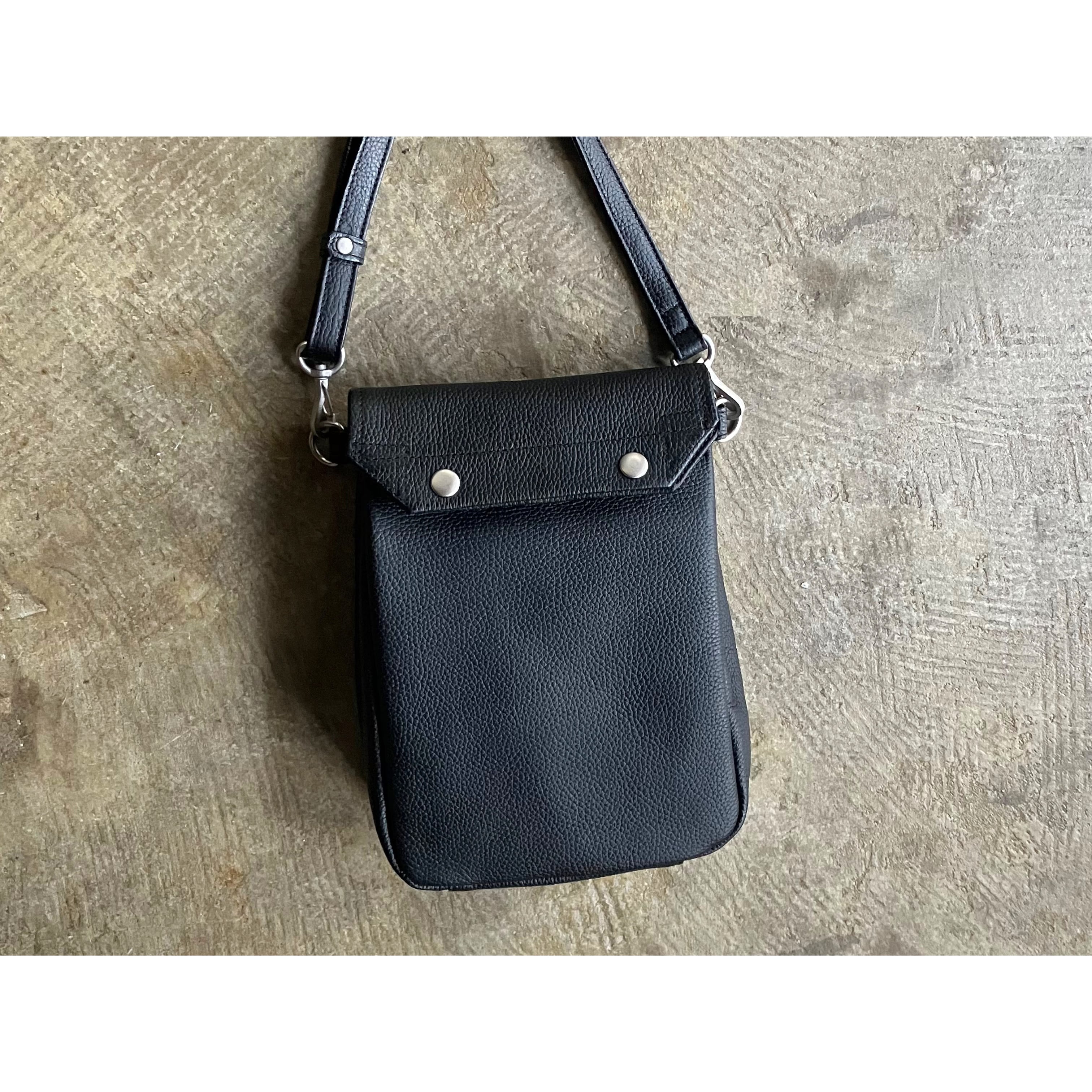 SLOW(スロウ) Shrink Leather Gasmask Shoulder S | AUTHENTIC