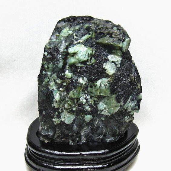 1.9Kg エメラルド 原石 台座付属 一点物 181-4687
