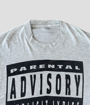 -PARENTAL ADVISORY- Vintage 90s L Print T-shirt