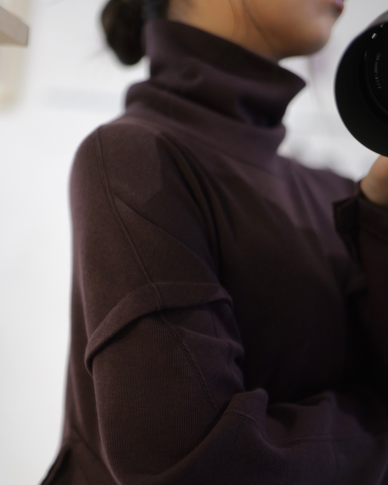 予約販売 | i’m here : - “SLIT” JERSEY ：Brown｜スリットタートル／フライス素材／キモノスリーブ／カットオフ仕様／立体マチ