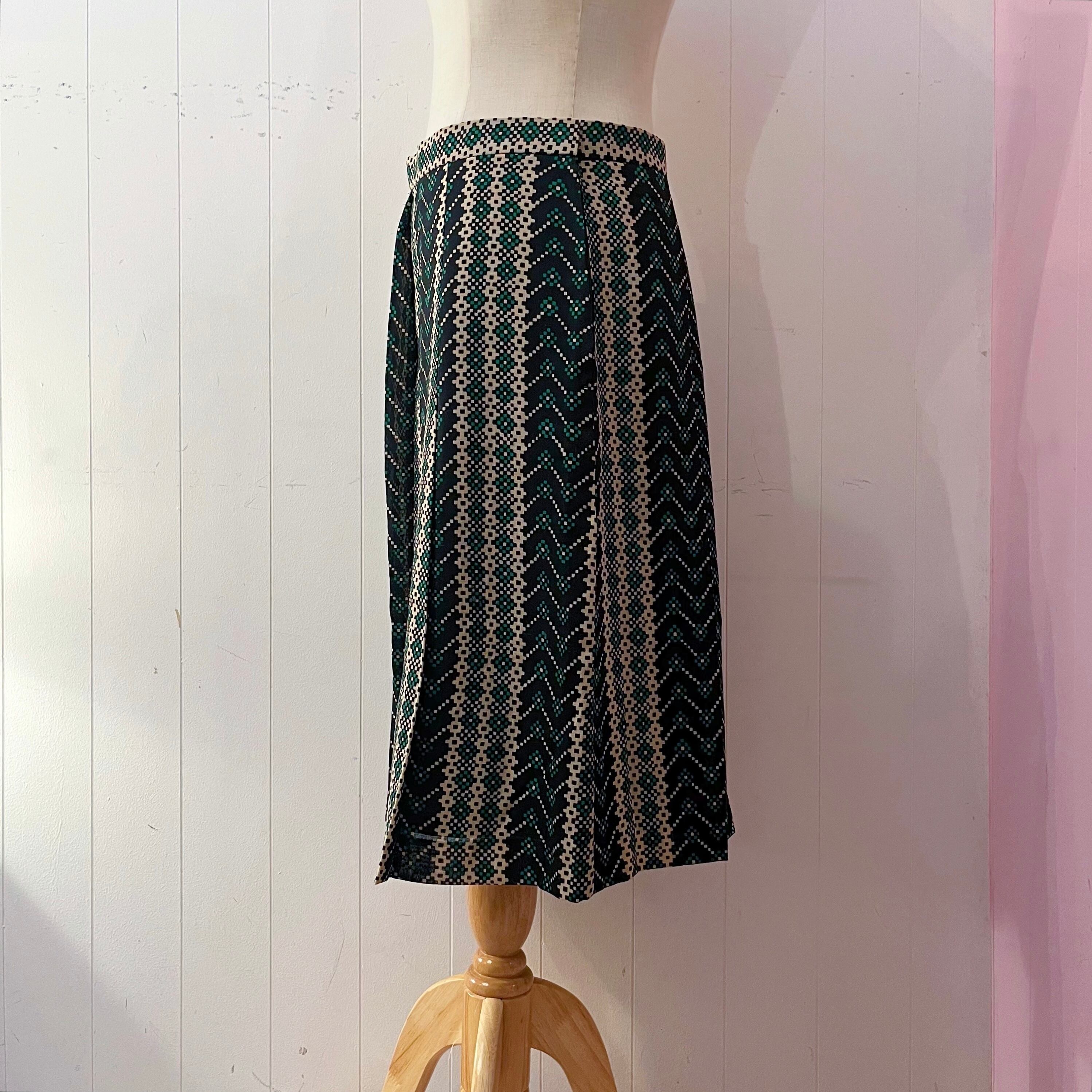 geometric flower tuck skirt