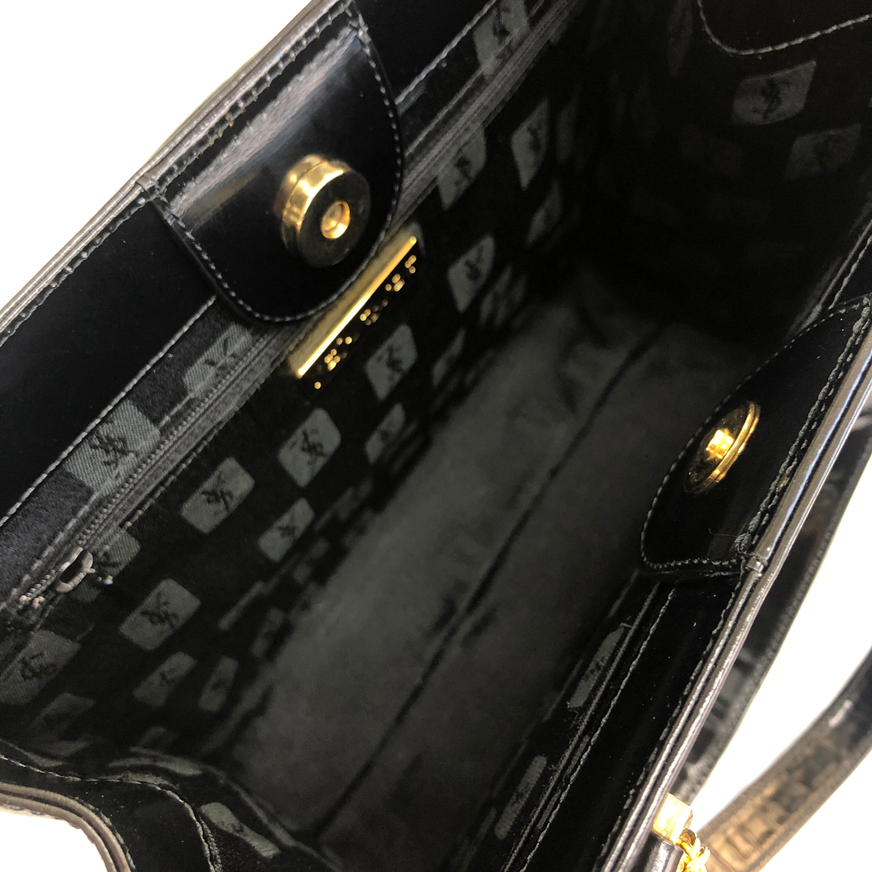 Yves Saint Laurent イヴ ・サンローラン YSLチャーム カサンドラ