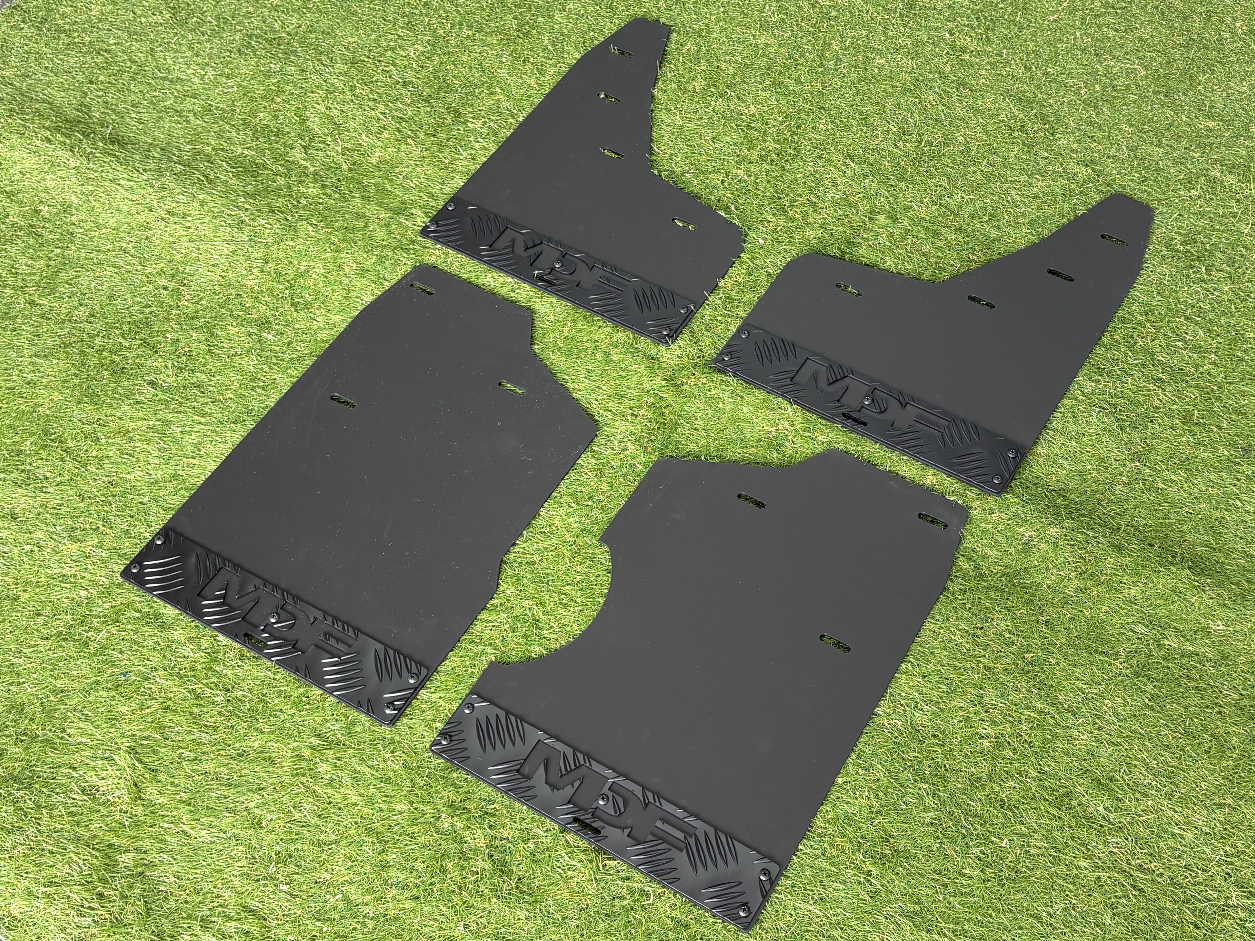 たか　デリカ　板 再入荷手配中】 MDF 26型 デリカD:5専用オリジナルマッドフラップ