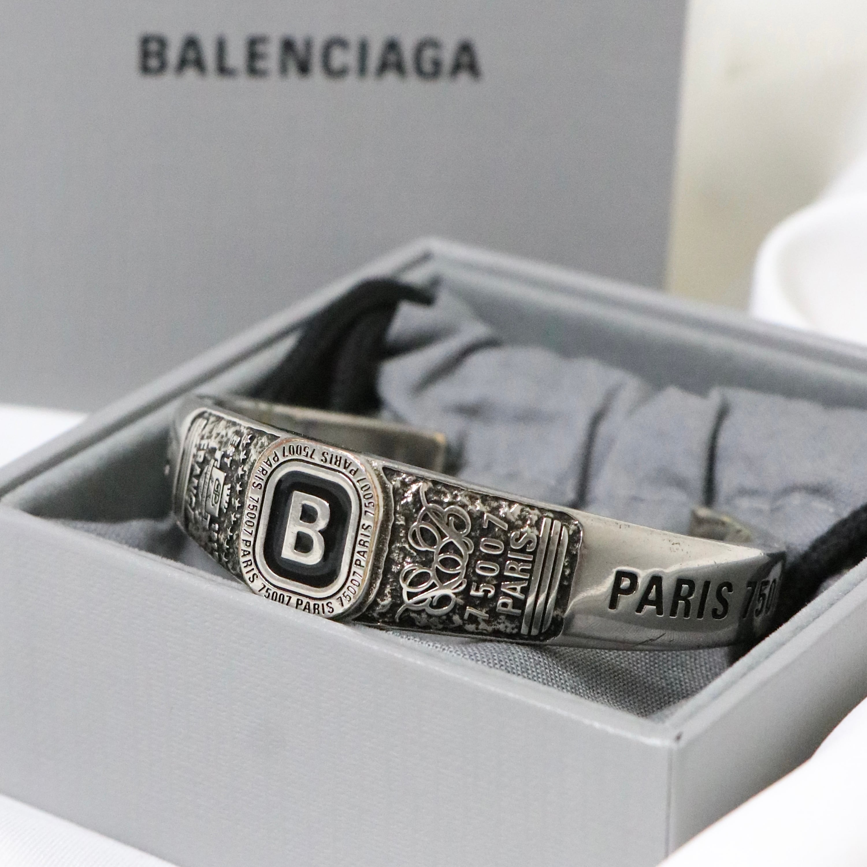 バレンシアガ バングル PARIS 75007 ブレスレッド シルバー Bロゴ